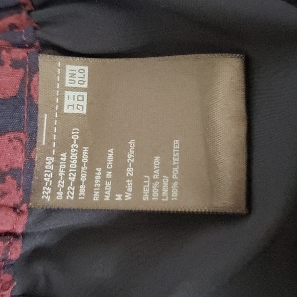 Medium skirt. Good length. Looks brand new. Navy & wine colored - Picture 3 of 3